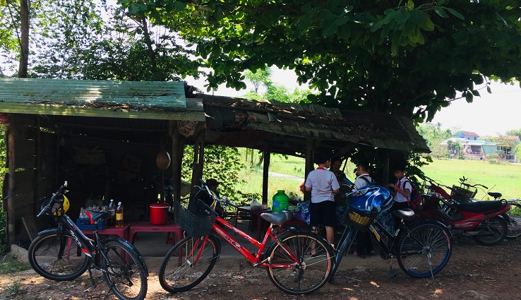 Rural life on the way to Ba Na Hills (Golden Bridge)