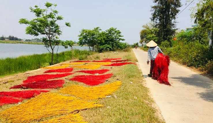 Sleeping mat waving in Cam Kim Island