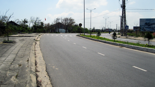 Dangerous turn on the way to Da Nang